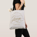 Modern kalligrafi guld Budens mamma Tygkasse<br><div class="desc">En tidslängd och en budens mamma-gåva av elegant till väskan med förfinat kalligrafi-skript på klassisk bakgrund,  perfekt för ett formellt och sofistikerat bröllop firande. Kontakta mig gärna om du vill ha anpassade eller ytterligare produkter med den här designen.</div>