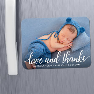 Modern kalligrafi manus Ny baby Kärlek Tack Magnet