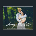 Modern kalligrafi-skript ändrar datumfoto vykort<br><div class="desc">Modern kalligrafiskript ändrar datumet Bröllop sköt upp ett par foto-vykort</div>