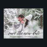 Modern kalligrafi, Spara av det nya datumet Vykort<br><div class="desc">Modern kalligrafiskript Spara Det nya datumet Bröllop sköt upp det nya datummeddelandet Ett par foto-vykort</div>