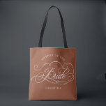 Modern kalligrafi Terracotta Budens mamma Tygkasse<br><div class="desc">En tidslängd och en budens mamma-gåva av elegant till väskan med förfinat kalligrafi-skript på klassisk bakgrund,  perfekt för ett formellt och sofistikerat bröllop firande. Kontakta mig gärna om du vill ha anpassade eller ytterligare produkter med den här designen.</div>