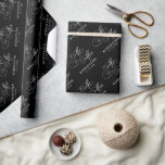 Modern kalligrafi - tidlös svart och vit bröllop presentpapper<br><div class="desc">En papper tidslängd och elegant bröllop med förfinat kalligrafiskript på klassisk bakgrund,  perfekt för ett formellt och sofistikerat bröllop firande. Kontakta mig gärna om du vill ha anpassade eller ytterligare produkter med den här designen.</div>