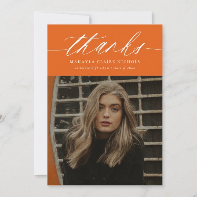 Modern kalligrafi två foto orange examen tack kort (Framsida)
