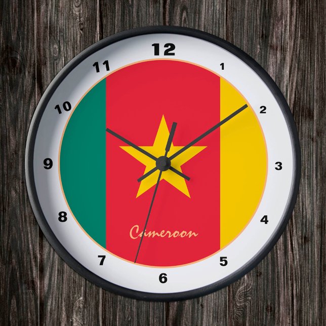 Modern Kamerun-Flagga, Kameruns hem/design Rund Klocka (Skapare uppladdad)