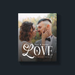 Modern kärlek Anpassade bröllopsfoto Par Monogram Canvastryck<br><div class="desc">Förvandla ditt favoritbröllops- eller förlovningsfoto till en fantastisk väggkonst med denna moderna Custom Wedding Photo Couples Monogram Canvas Print. Designad med rena linjer,  mjuk modern typografi och ett sofistikerat monogram förvandlar denna canvas ditt speciella ögonblick till en meningsfull dekoration som känns elegant,  intim och evigt stilren.</div>