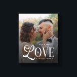 Modern kärlek Anpassade bröllopsfotografpar Monogr Canvastryck<br><div class="desc">Förvandla ditt favoritbröllops- eller förlovningsfoto till en fantastisk väggkonst med denna moderna Custom Wedding Photo Couples Monogram Canvas Print. Designad med rena linjer,  mjuk modern typografi och ett sofistikerat monogram förvandlar denna canvas ditt speciella ögonblick till en meningsfull dekoration som känns elegant,  intim och evigt stilren.</div>