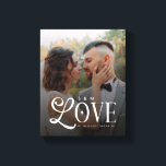 Modern kärlek Anpassade vigsel fotografering parmo Canvastryck<br><div class="desc">Förvandla ditt favoritbröllops- eller förlovningsfoto till en fantastisk väggkonst med denna moderna och anpassade duk med bröllopsfoto och initialer. Designad med rena linjer,  modern och elegant typografi och en sofistikerad monogram förvandlar denna duk ditt speciella ögonblick till en meningsfull dekoration som känns elegant,  intim och tidlös.</div>