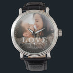 Modern Kärlek erövrar alla Bröllop-fotoskript Armbandsur<br><div class="desc">Modern chic fotoklocka med handskript och modern typografi med texten: Kärlek erövrar allt "vid sidan av dina egna namn och bröllop-datum. Anpassa med ditt favoritfoto och din favoritinformation. Underbar gåva till nyfödda eller Valentindagen!</div>