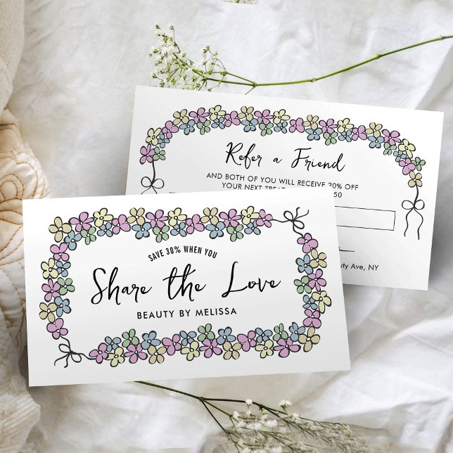 Modern  Kärlek Girly Blommigt Makeup Salon Rabattkort (Modern share the love referral cards with hand-drawn flower frame design and modern fonts)