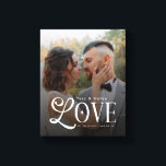 Modern kärlek skräddarsydd vigsel fotografering pa canvastryck<br><div class="desc">Förvandla ditt favoritbröllops- eller förlovningsfoto till en fantastisk väggkonst med denna moderna Custom Wedding Photo Couples Monogram Canvas Print. Designad med rena linjer,  modern mjuk typografi och ett sofistikerat monogram förvandlar denna canvas ditt speciella ögonblick till en meningsfull dekoration som känns elegant,  intim och evigt stilren.</div>