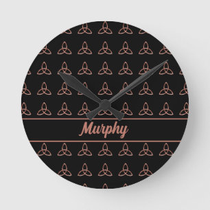 Modern keltisk treenighetsknut irländskt familjena rund klocka