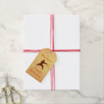 Modern Kick it Martial Arts Kids Karate Birthday Presentetikett<br><div class="desc">Styrkan hos martialkonsten finns i en modern karatsilhuettdesign med personlig namn i bränd orange och guld som symboliserar medaljer i karate guld. Anpassa ditt barns ålder och namn.</div>