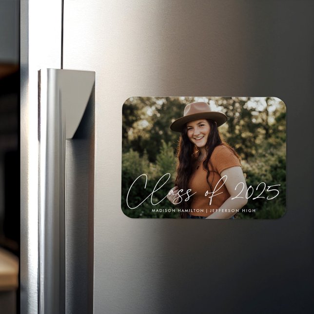 Modern Klass av 2025 Vit Skrift Examen Magnet (Skapare uppladdad)