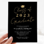 Modern klass för 2023 Student-Studentfesten Inbjudningar<br><div class="desc">Modern Black Guld-klass för 2023 Student Cap Hat Grad-Studentfesten</div>