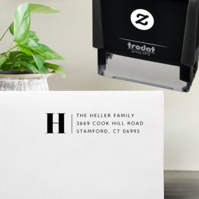 Modern Klassisk Monogram Anpassad Returadress Självfärgande Stämpel (Modern classic monogram self-inking return address stamp adds timeless polish to mail)