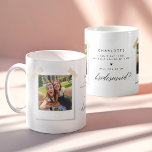 Modern kommer du att bli min brista? Fotokollage Kaffemugg<br><div class="desc">Det här moderna kaffet "Kommer du att bli min Bridesmaid?" har en fantastisk fotokollage med en svartvit kalligrafi som är utformad för att ge dig en bild. Perfekt för en frieri av ett helgjutet ljussken, den här personlig mugg visar foton av Polaroid-stil och ger en unik beröring till din inbjudan...</div>
