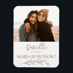Modern kommer du att bli mitt Maid of honor-foto Magnet<br><div class="desc">En enkel minimalistisk mall i guld-kalligrafi med ditt favoritfoto. Lätt att redigera för att skapa din egen unika personlig frieri</div>