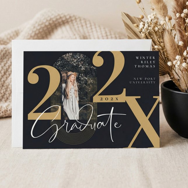 Modern koncentriskt teckningsfoto för Student 2022 Inbjudningar (Minimal Modern Arch Photo Graduation Announcement)