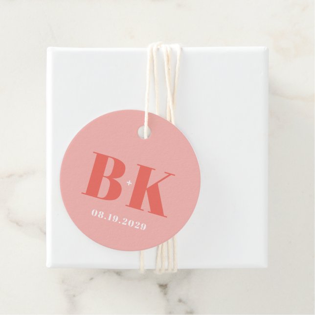 Modern Korall och Rosa Djärv Monogram Bröllop Gåvor Etiketter (På plats)