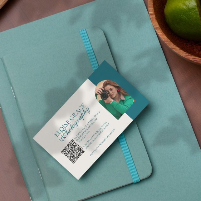 Modern kortfoto och QR-kodfoto Visitkort (Elegant and professional agent business card that makes a great first impression!)