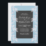 Modern Light Blue Winter Wedand Chalkboard Inbjudningar<br><div class="desc">Elegant och moderna vinterbröllopsinbjudningar med kritformade blommigtar med ljusblå bakgrund och jultoma. All text kan ersättas med din egen.</div>