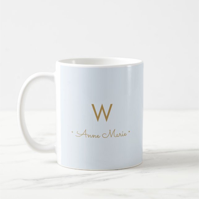 Modern Light Dusty Blue Guld Script Monogram Kaffemugg (Vänster)