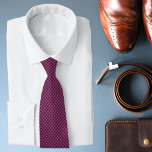 Modern Lila Diamond Mönster Neck Tie Slips<br><div class="desc">Modern Lila Diamond Mönster Neck Tie har en elegant och snyggt av modern lila och vit diamant mönster. Perfekt för bröllop,  marskalkar,  Fars dag,  födelsedagspresent till Pappa eller farfar och mycket annat. Designad av ©Evco Studio www.zazzle.com/store/evcostudio</div>