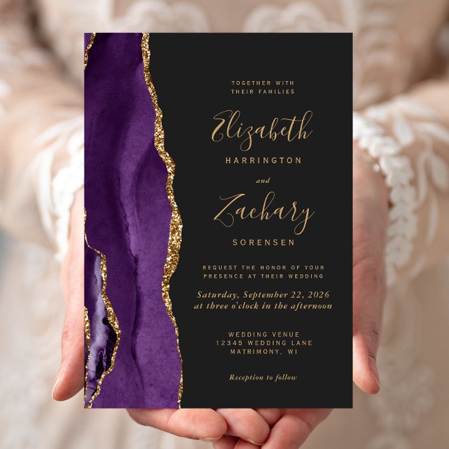Modern lila guldagat mörk bröllopsinbjudan inbjudningar (An elegant way to invite friends and family to share your special day.)