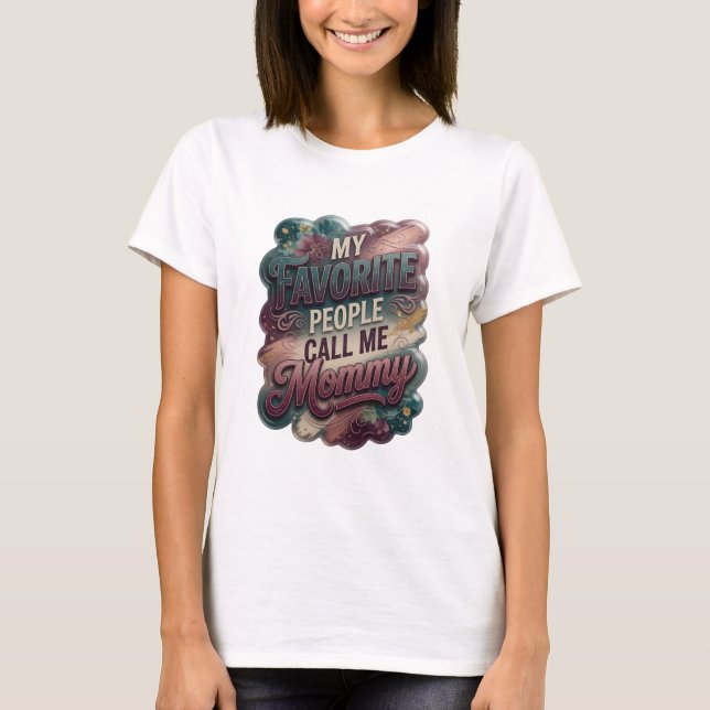 Modern lila KALLAR DU MAMMA Tee (Framsida)