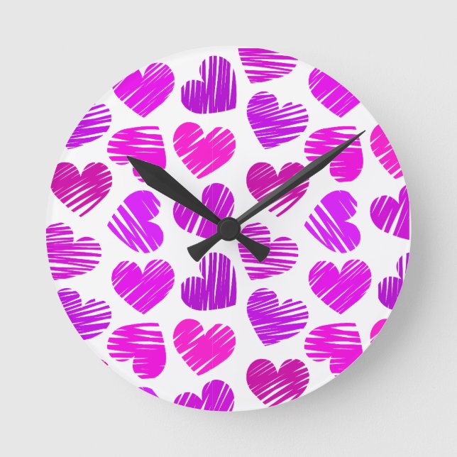 Modern Lila och Rosa Doodled Hearts Valentine Rund Klocka (Framsida)