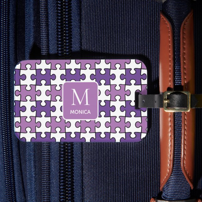 Modern Lila och vitpuzzel Delara Monogram Bagagebricka (Framsida Insitu 4)