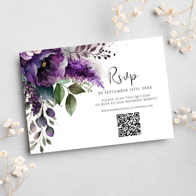Modern Lila QR Code Elegant Blommigt Bröllop OSA Kort (Modern Purple QR Code Elegant Floral Wedding RSVP Card)