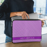 Modern Lila Rand Laptop Fodral<br><div class="desc">Lägg till en elegant och snyggt till din teknik med det moderna Lila Rand Laptop sleeve. Den här sleeven har en contemporary som är utformad för ett djärvt och nyttigt lila rand, den är elegant och sofistikerad och skapar den som perfektens tillbehör för arbete, skola eller resor. Den är gjord...</div>