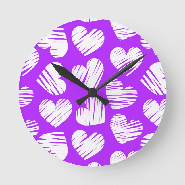 Modern Lila White Doodled Heart Valentine Day Rund Klocka (Framsida)