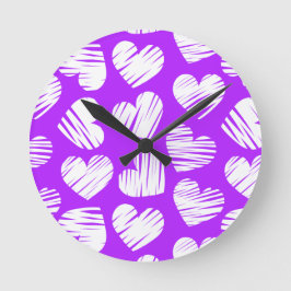 Modern Lila White Doodled Heart Valentine Day Rund Klocka