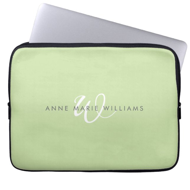 Modern ljusgrön vit skriptmonogram laptop fodral (Framsidan)