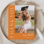 Modern Lodrät Photo Studenten Tack Kort<br><div class="desc">Med den här snyggten i modern elegant, som du vill ha ett kort med ett lodrät foto och en rubrik med anpassadets skript namn och text på framsidan. Baksidan har ett personligt meddelande och namnteckning som båda kan tas bort om du föredrar att lämna skriva till tackkortet. Klicka på knappen...</div>
