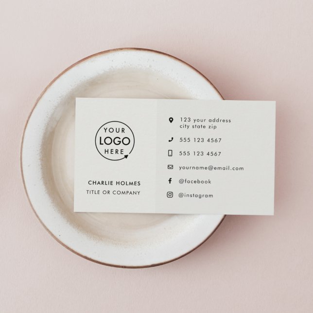 Modern Logotyp | Professionell Grått Social Media  Visitkort (A versatile gray business card design perfect for any brand or professional)