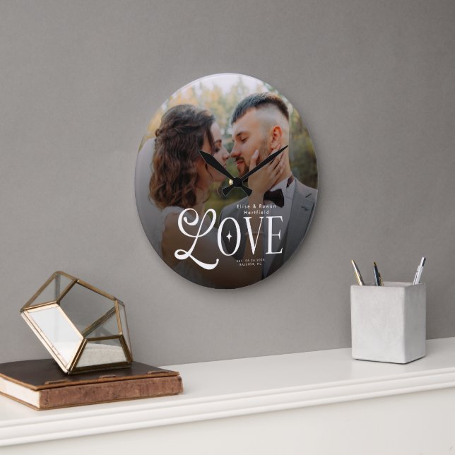 Modern Love Custom Wedding Photo Couples Monogram Stor Klocka (Kontor)
