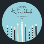 Modern Lycklig Hanukkah Candles Helgdag Sticker Runt Klistermärke<br><div class="desc">Anpassa anpassningsbarna ovan. Du hittar ytterligare samordningsposter i vår "Modern Lycklig Hanukah Candles"-samling.</div>