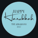 Modern Lycklig Hanukkah Candles Helgdag Sticker Runt Klistermärke<br><div class="desc">Anpassa anpassningsbarna ovan. Du hittar ytterligare samordningsposter i vår "Modern Lycklig Hanukah Candles"-samling.</div>