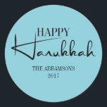 Modern Lycklig Hanukkah Candles Helgdag Sticker Runt Klistermärke<br><div class="desc">Anpassa anpassningsbarna ovan. Du hittar ytterligare samordningsposter i vår "Modern Lycklig Hanukah Candles"-samling.</div>