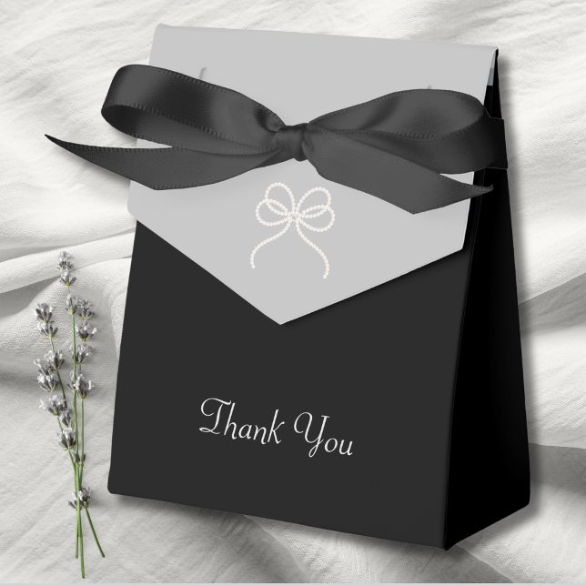 Modern Lyx Enkelt Stunning 70-årsfirande Presentaskar (Make your 70th simply stunning with these Modern Luxe pearl bow favor boxes. Elegant and chic!)