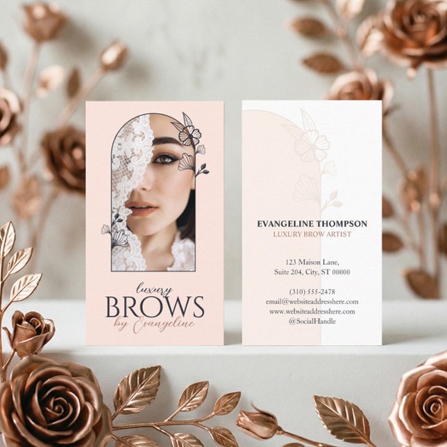 Modern Lyx Specialist för Ögonbryn Floral Ros Ark  Visitkort (Modern Luxe Brow Specialist Floral Rose Arch Photo Business Card)
