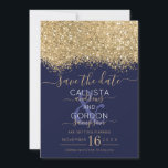 Modern lyxiury Guld Glitter Confetti Bröllop Spara Datumet<br><div class="desc">Elegant, glamoröst och modernt bröllop spara datum-kort är perfekt för contemporary och snyggt-paret. Den har ett faux-tryckt guld glatt glitter-konetti-spektrat färg-block ovanpå en enkel mörk marin blå bakgrund. Baksidan visningar samma glitter men en tjockare . Den här chicen, lyxen och den unika designen blir en slå med alla dina gäster!...</div>