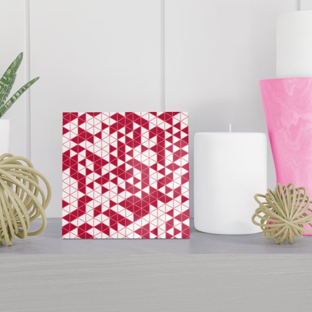 Modern Magenta Rosa White Geometric Triangles Kakelplatta (Skapare uppladdad)