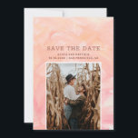Modern målad rosa rodnad penseldrag vigsel spara datumet<br><div class="desc">Modernt kort med penseldrag,  målad fotovigsel Save the Date i rosa rodnad aprikosfärger. Vänligen kontakta mig om du behöver ytterligare föremål.</div>
