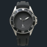 Modern mansmonogram svart vit namn-personlig armbandsur<br><div class="desc">Modern elegant med monogrammet,  maskulin snyggt,  svart klocka med vit trendig.         Personlig namn och första gåva till honom: pappa,  far,  bäste man,  groomsman,  make,  son,  pojkvän på födelsedagen,  studenten,  bröllop eller något annat tillfälle.</div>