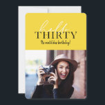 Modern manus- och geometrisk 30års födelsedag-foto<br><div class="desc">Modern manus och geometrisk 30-årsfoto inbjudan. Geometric backer mönster. Färg kan ändras.</div>