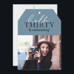 Modern manus- och geometrisk 30års födelsedag-foto<br><div class="desc">Modern manus och geometrisk 30-årsfoto inbjudan. Geometric backer mönster. Färg kan ändras.</div>